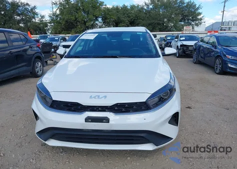 2024 Kia Forte Lxs z USA, uszkodzony, nr VIN 3KPF24AD6RE765764